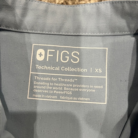 Dusty blue figs scrub set - Picture 2 of 3